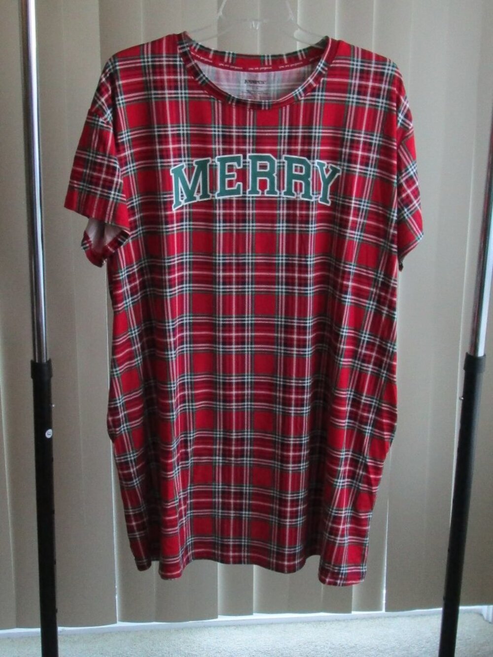 Joyspun Sleep Shirt Nightshirt - MERRY Christmas theme red/green plaid